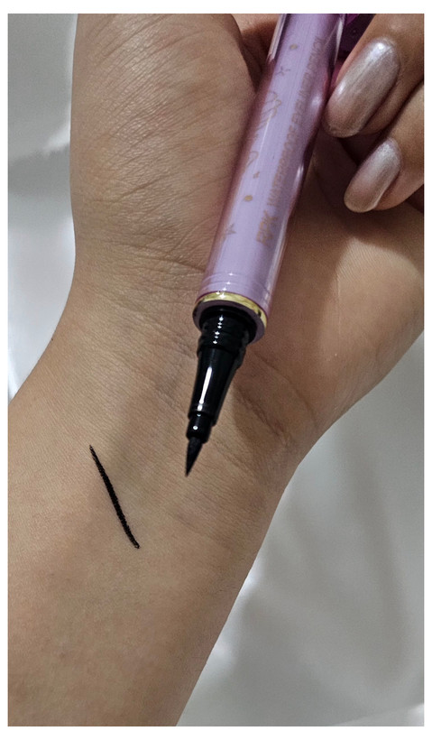 خط چشم ماژیکی